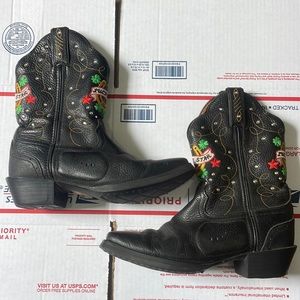 Tony Lama Women’s Cowboy Boots. Lucky Star. Size 7B. Good Condition!